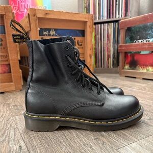 Dr Marten 1460 Pascal Boots